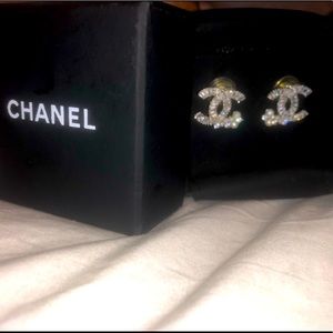Chanel earrings with pearls